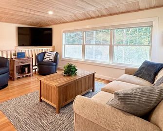 Acadia + Bar Harbor Escape • Gym Access Neh - Mount Desert - Living room