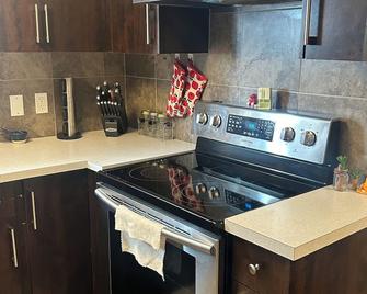 Basement suite with full kitchen - Airdrie - Kitchen