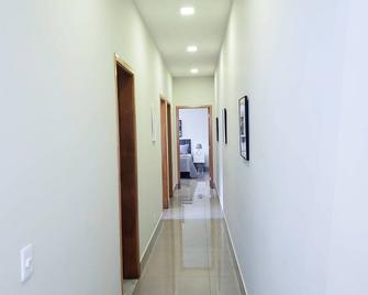 Modern house in gated community with swimming pool - Paulínia - Hallway