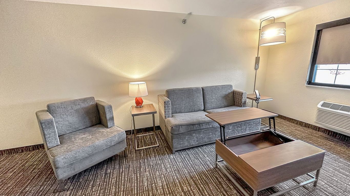 Estherville Hotel & Suites