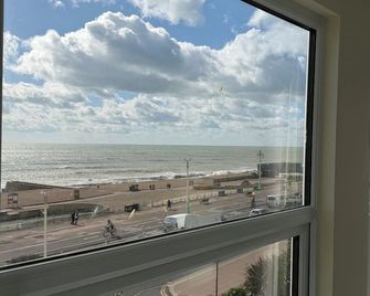 The Brighton Hotel - Brighton - Balcón