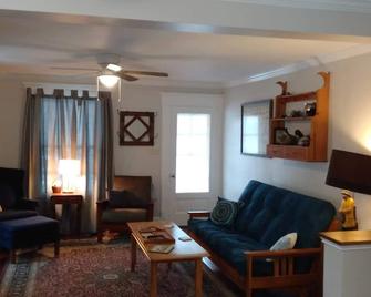 Charming 1920's Bungalow Near Water & Amenities - Rock Hall - Living room