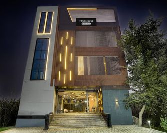 Townhouse Subharti University Meerut For - Мірут - Будівля