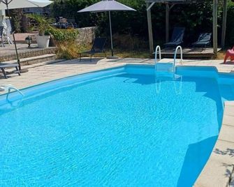 Chalets with Terrace - Sleeps 5 - Saint-Éloy-les-Mines - Pool