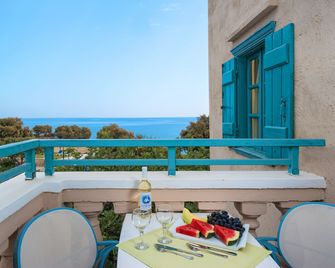 Silva Beach Hotel - הרסוניסוס - מרפסת
