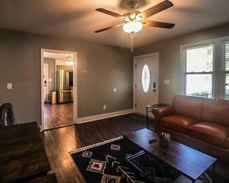 2 Bedroom ranch in Martinez, GA near Ft. Gordon - Evans - Living room