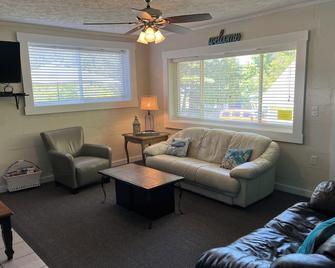 Now booking for 2025! Perfect family cottage. - Silver Lake - Sala de estar