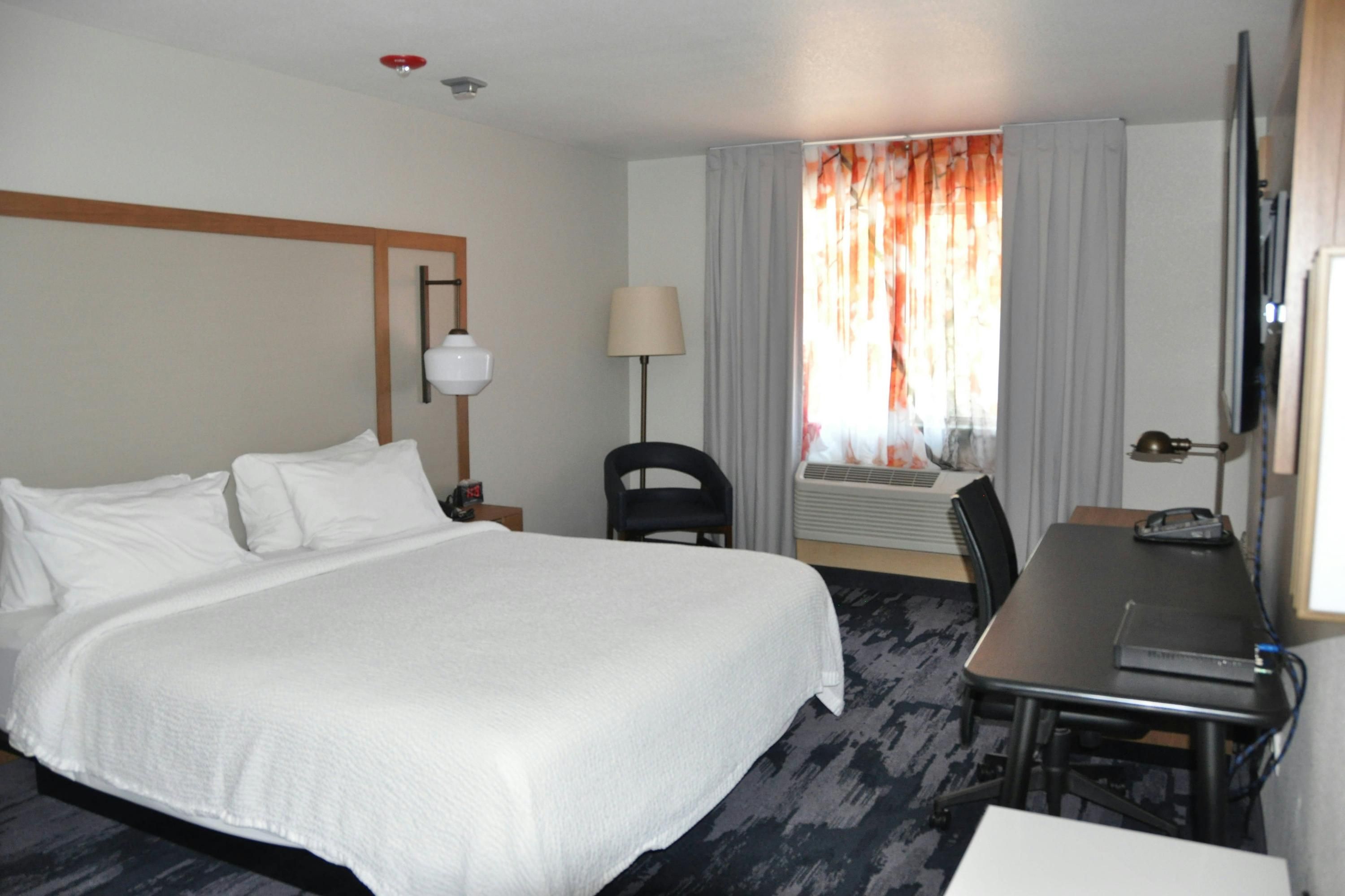Fairfield Inn & Suites by Marriott Ukiah Mendocino County - Ukiah - Bedroom