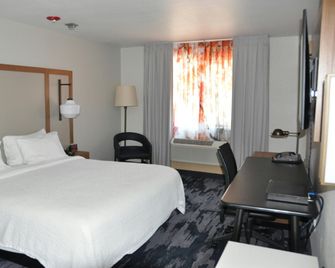 Fairfield Inn & Suites by Marriott Ukiah Mendocino County - Ukiah - Bedroom