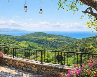 Fintoz Butika - Karaburun - Outdoor view