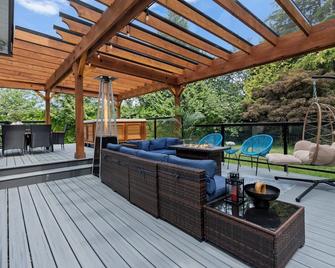 Luxury Resort in Centre of Langley - Langley Township - Patio
