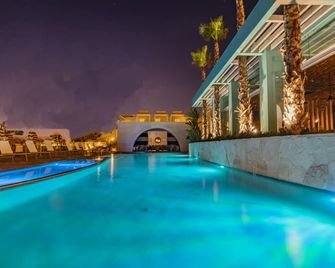 Torre Lucerna Hotel Ensenada - אנסנדה - בריכה