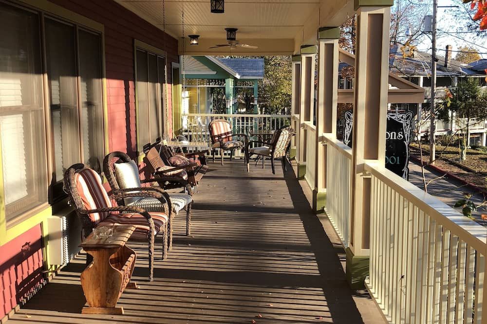 All Seasons Inn - יורקה ספרינגס - מרפסת