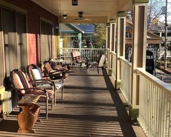 All Seasons Inn - Eureka Springs - Ban công