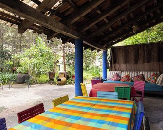 Charming Home 5 Min from Plaza — Perfect for Families & Pets - San Sebastián - Patio