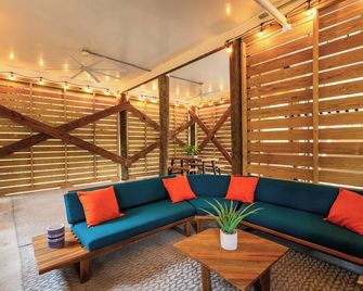 2nd Block E Huron - Keep Palm - Adorable House Minutes from the Beach - Folly Beach - Lounge