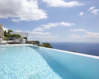 하우스 G 카르디아니 티노스 사이클데스 - 카르디아니 - 수영장