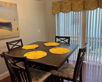 Beautiful home in Oldsmar - Oldsmar - Dining room