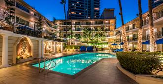 Beverly Hills Plaza Hotel & Spa - Лос-Анджелес - Бассейн