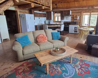 Quiet Retreat In Aspen Grove - Cimarron - Living room