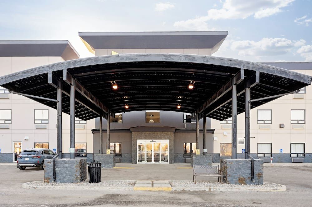 Home Inn & Suites Yorkton - Yorkton - Building
