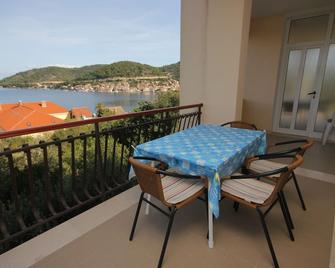 Apartments by the sea Vis - 2470 - Vis - Balkon