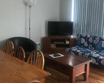 Green Meadow - Nowra - Wohnzimmer