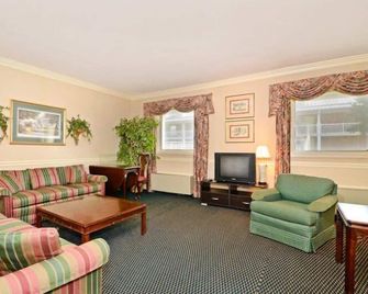 Motel 6 Sandersville, GA - Sandersville - Living room