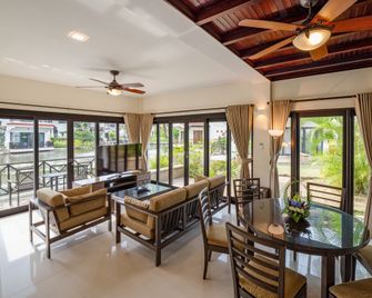 Banyu Biru Villa - Lagoi