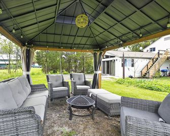 Lux- Mins to Schuyler Hospital & Watkins Glen - Burdett - Patio