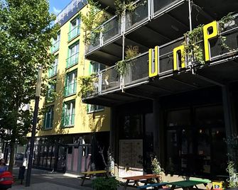 Unperfekthotel Coworkinghotel - אסן - בניין