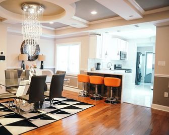 Charm City Luxury 4 Bedroom Brick Home - Baltimore