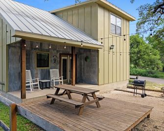Firefly @ Frio River Vacation Rentals - Concan - Patio