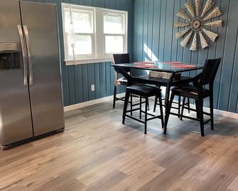 Charming 3-bedroom Farmhouse in Baker - Milligan - Dining room