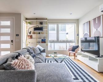 New Eastlake 4b3bt 1m Home Views - Sleeps 10 - シアトル - リビングルーム