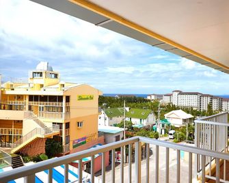 Condominium Hotel Shimanchu Club - Onna - Balkon