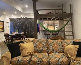 Dragonfly Inn - Millcreek