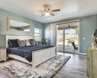 Sun-Kissed Paradise with Pool! - Lake Havasu City - Bedroom