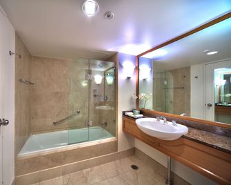 Stamford Plaza Sydney Airport - Sydney - Bathroom