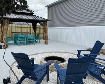 Cabana Banana Cottage - Ruskin - Binnenhof