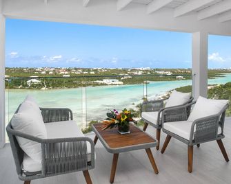 New Modern Villa with great panoramic views - Venetian Road Settlement - Balcón