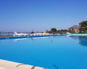 Camping Costa Ponente - Cefalù - Zwembad