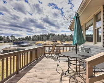Lake Sinclair Cottage with Deck and Boat Dock! - Milledgeville - Balkon