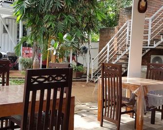 City Capital Hostel - Anuradhapura - Patio