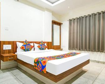 Hotel Shree Nakoda Paradise - Ujjain - Bedroom