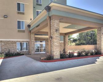 Comfort Inn & Suites Fort Worth West - White Settlement - Building
