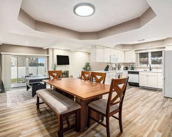 3 Bed Metro Detroit Gem w/ Games & Netflix - Warren - Dining room