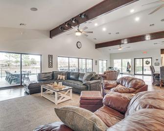 Near Disney: 't'morrow's Grand Getaway' w/ Dock! - Eucha - Sala de estar
