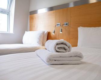 Maiden Oval - London - Bedroom