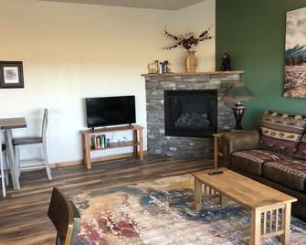 Brand New Listing Overlooking The Henrys Fork River At The Ora Bridge! - Ashton - Sala de estar